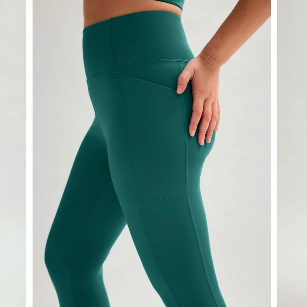 High-Waisted Green Leggings - Picture 2 of 4